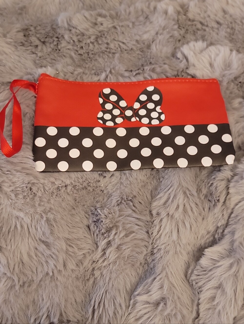 Womens Minnie Wristlet
